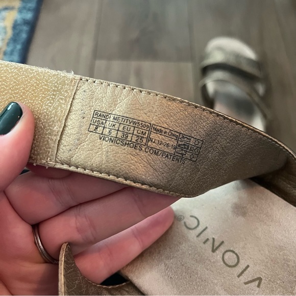 Vionic • Randi Slide Sandal Gold - Picture 3 of 6